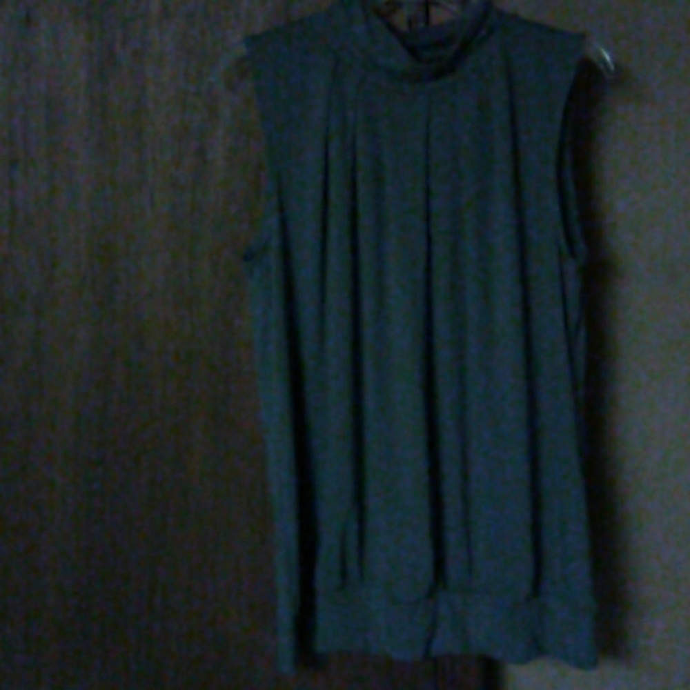 Summer pleaded sleeveless shirt!!